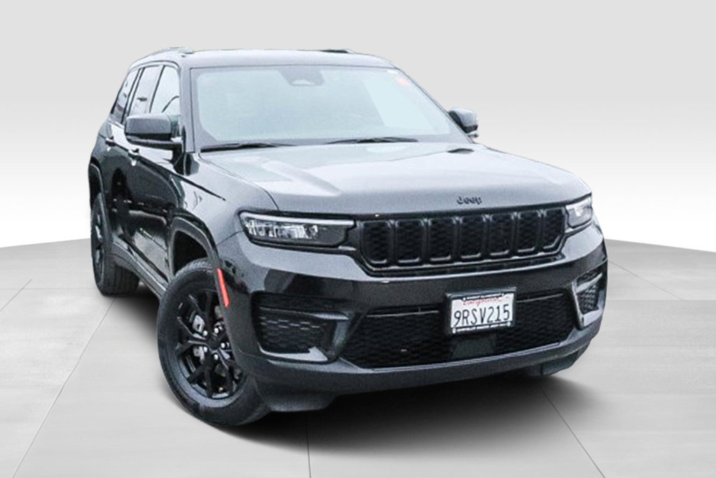 Used 2025 Jeep Grand Cherokee Altitude AWD/4WD image 2