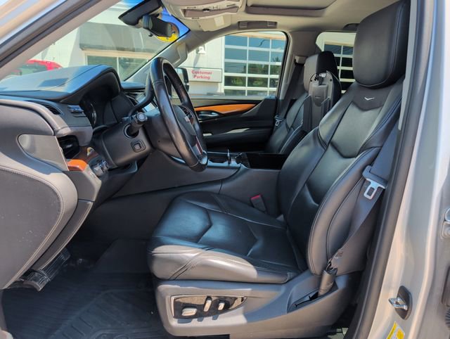 Used 2018 Cadillac Escalade Luxury AWD/4WD image 11