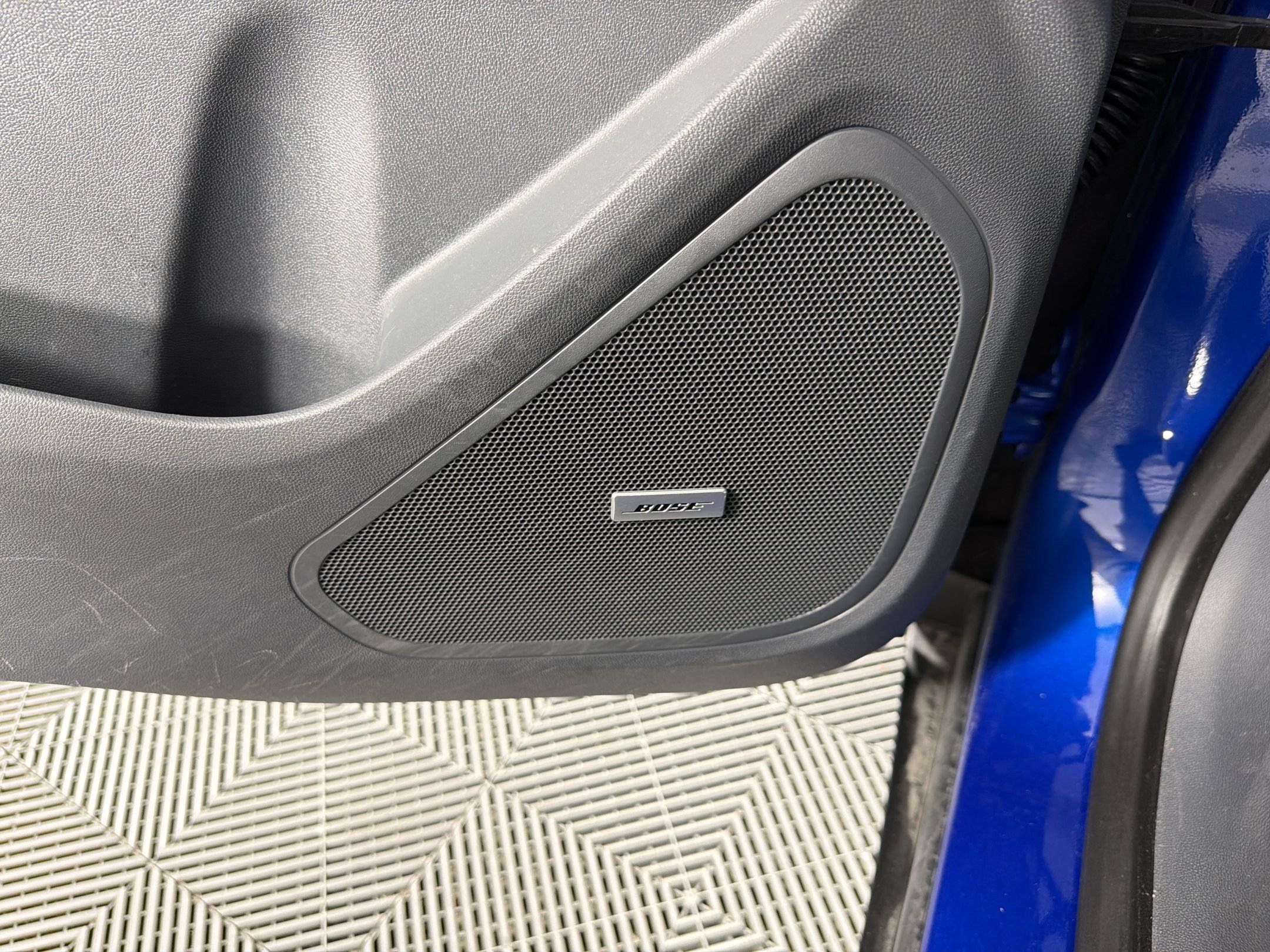 Used 2020 Chevrolet Bolt Premier w/ Infotainment Package FWD image 29