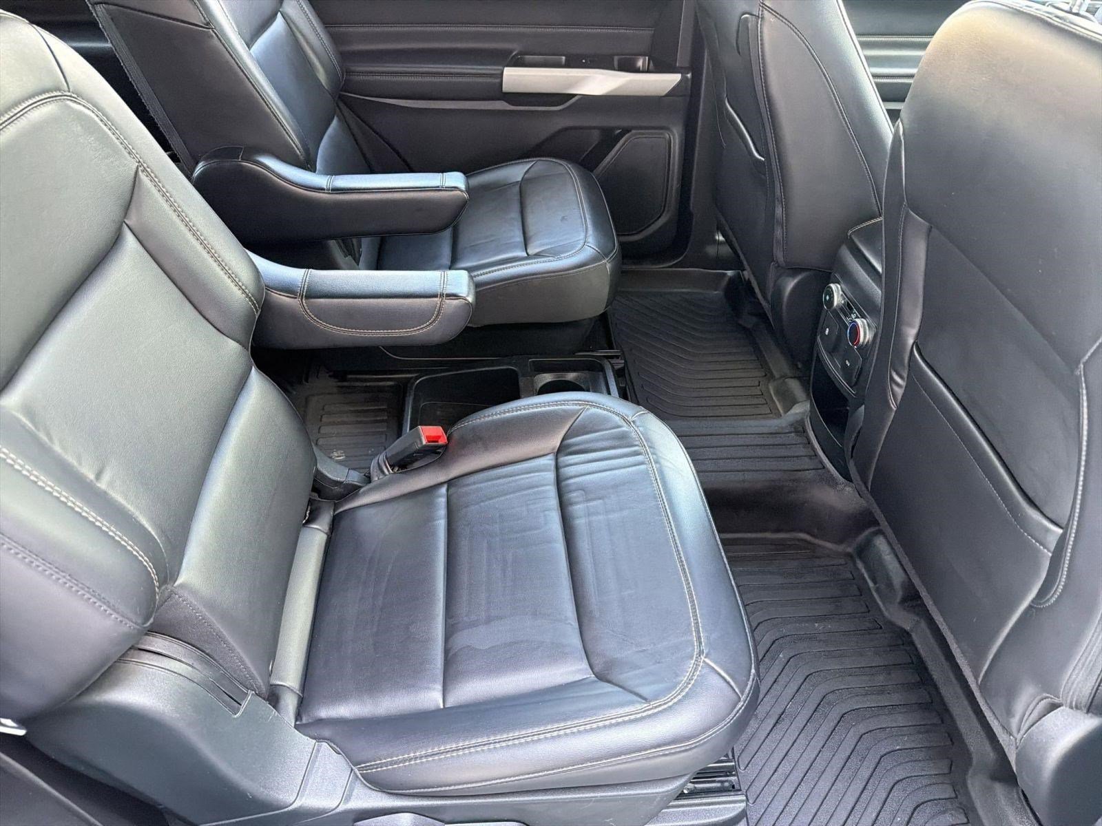 Used 2021 Ford Explorer XLT w/ Equipment Group 202A AWD/4WD image 28