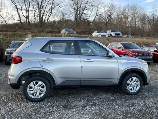 New 2026 Hyundai Venue SE image 4