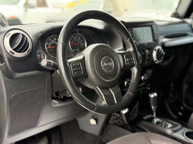 Used 2014 Jeep Wrangler Unlimited Sahara w/ Dual Top Group AWD/4WD image 9