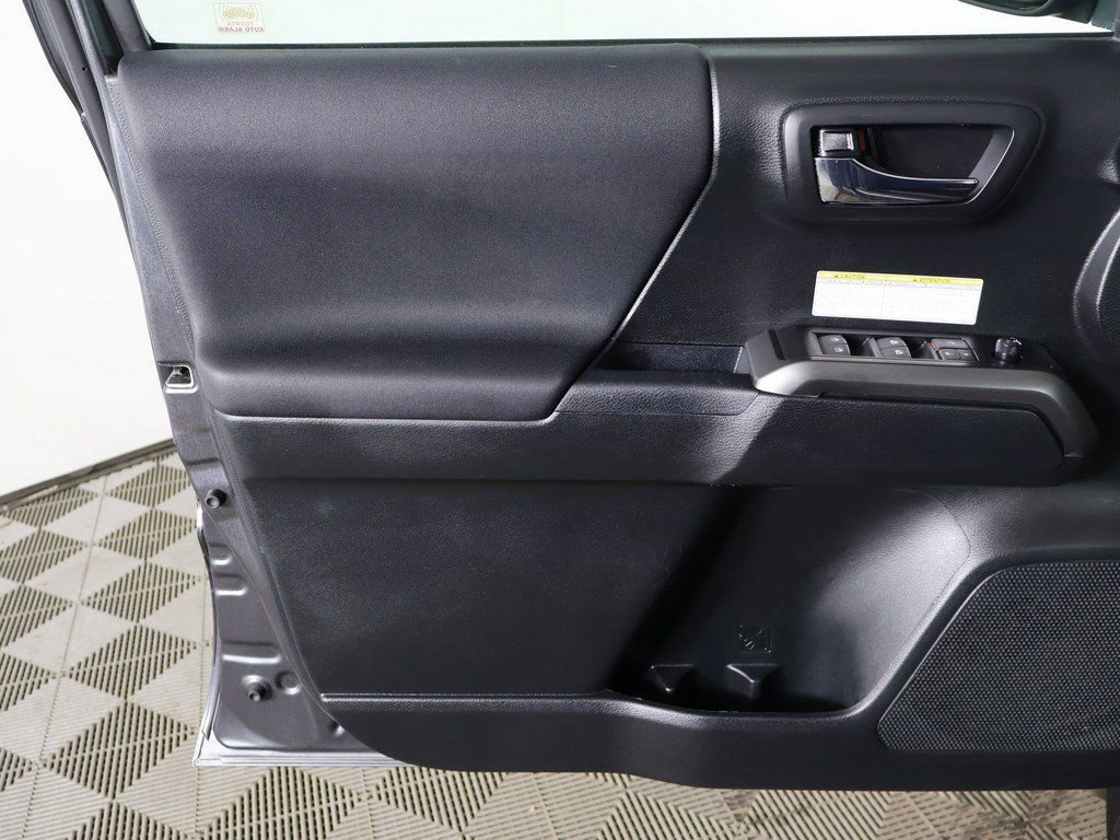 Used 2019 Toyota Tacoma TRD Off-Road image 18