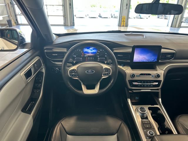 Used 2023 Ford Explorer XLT w/ Equipment Group 202A AWD/4WD image 2
