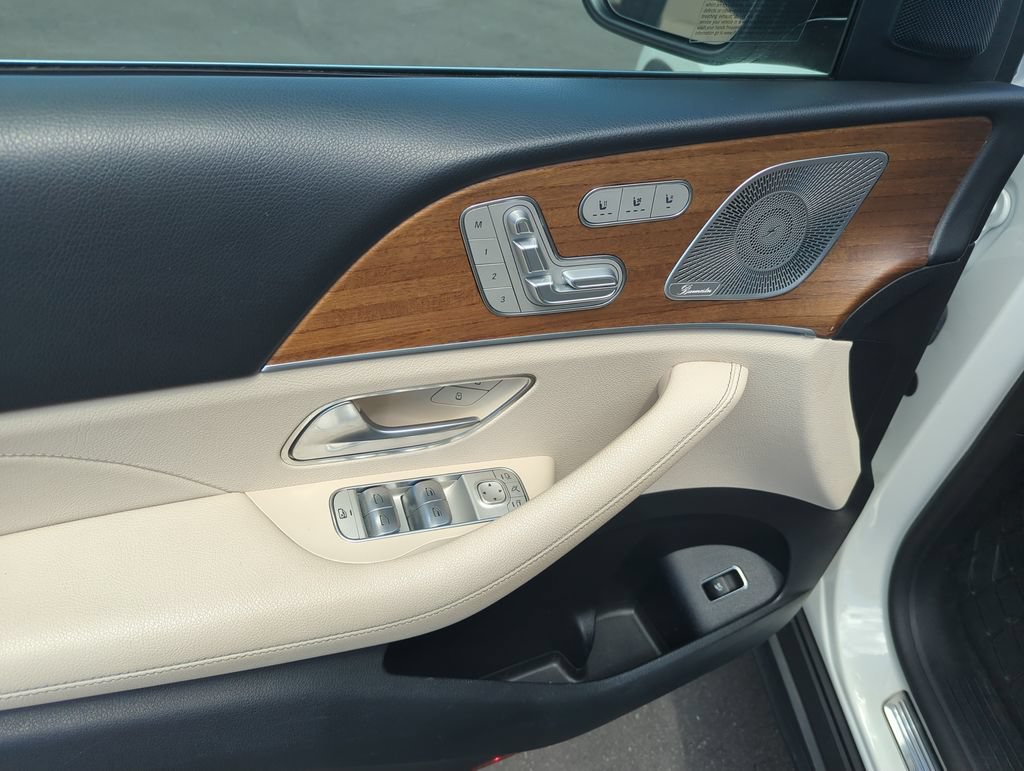 Used 2021 Mercedes-Benz GLS 450 4MATIC image 19