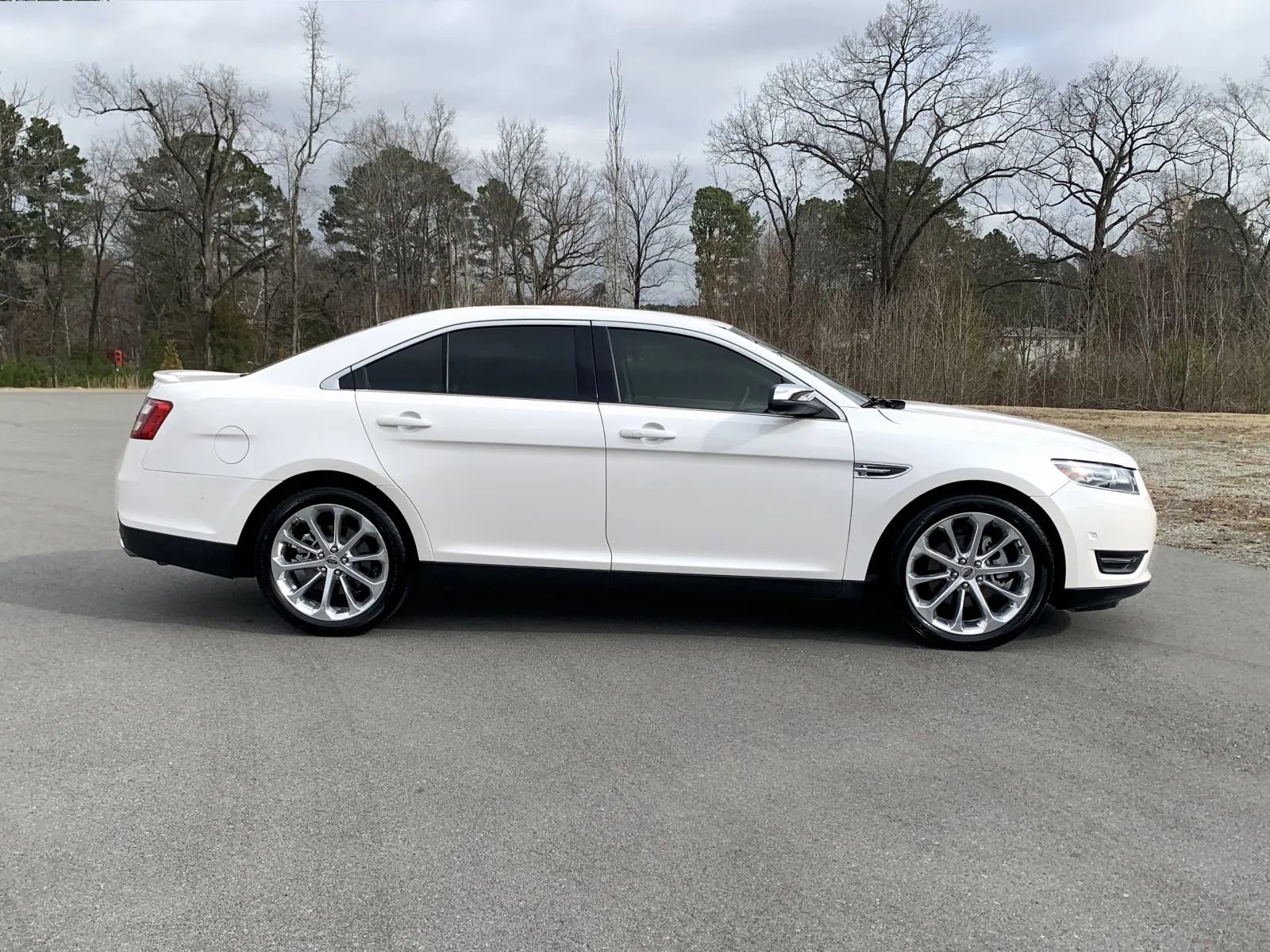 Used 2018 Ford Taurus Limited w/ Driver Assist Package image 8