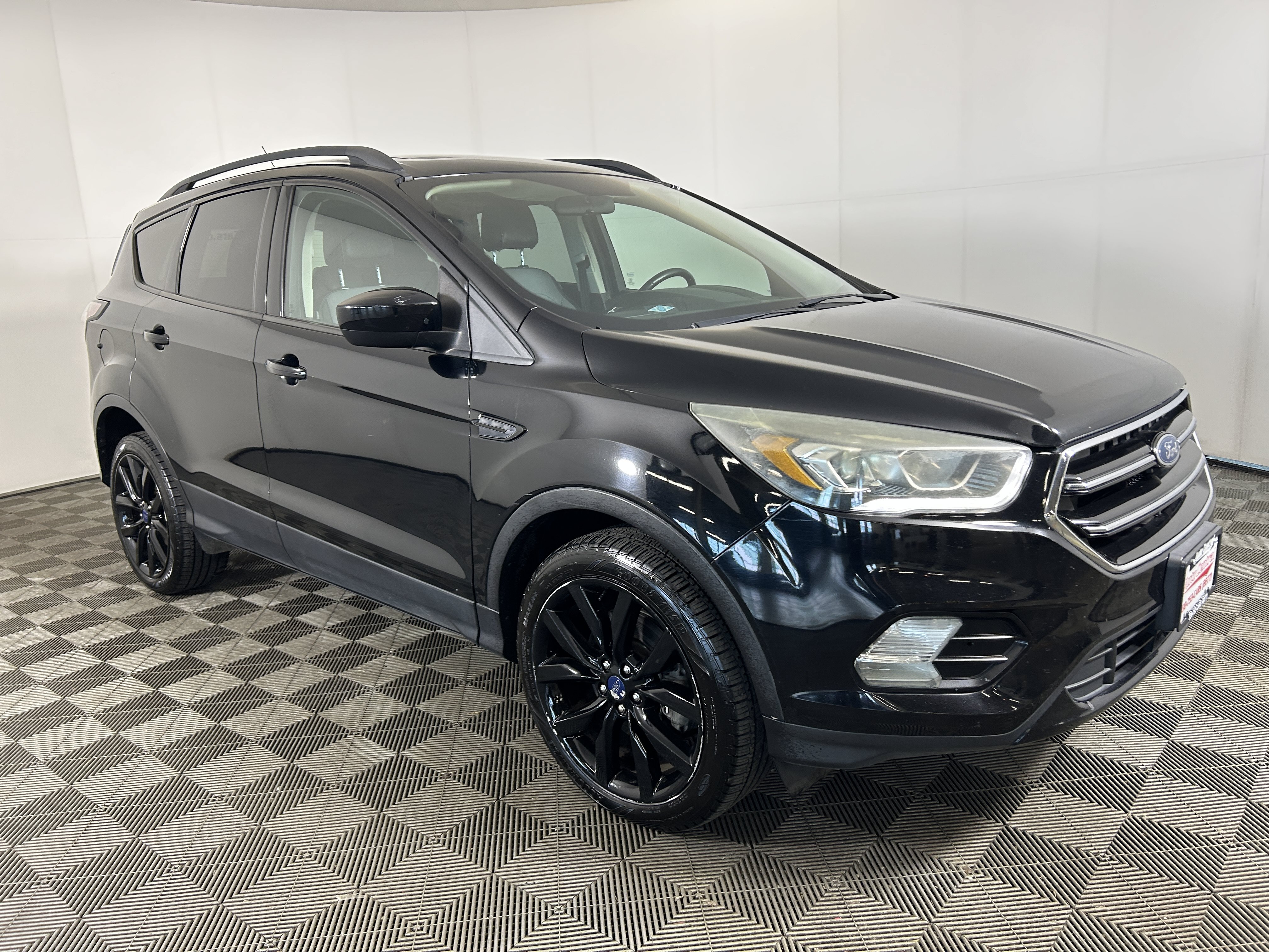 Used 2017 Ford Escape SE w/ Equipment Group 201A AWD/4WD image 4