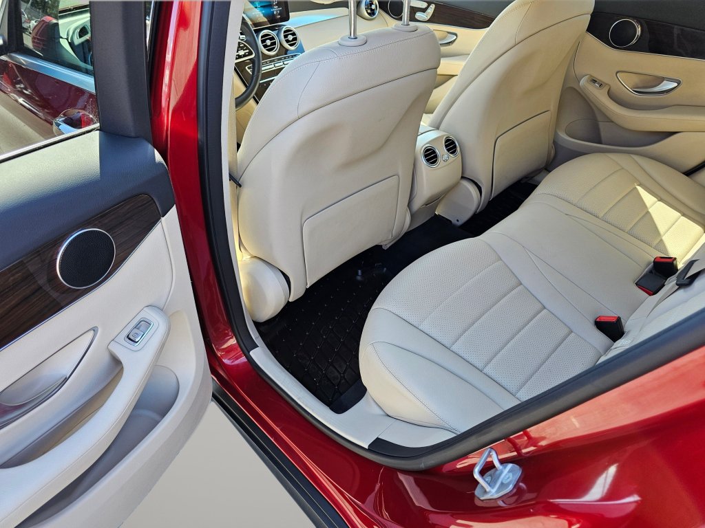 Used 2021 Mercedes-Benz GLC 300 4MATIC image 23
