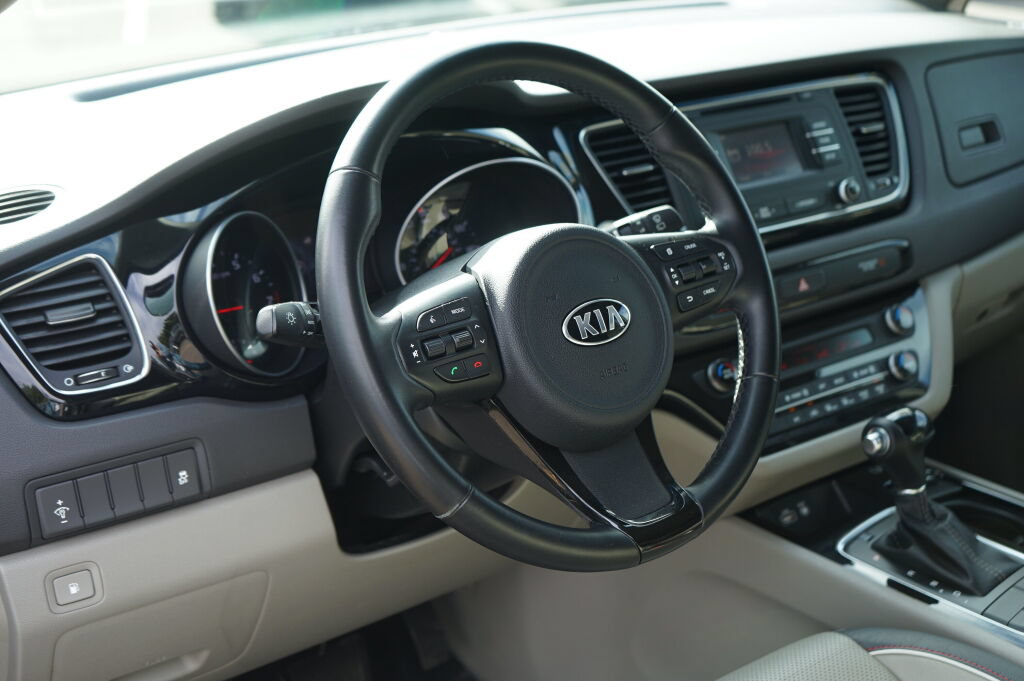 Used 2015 Kia Sedona EX FWD image 14