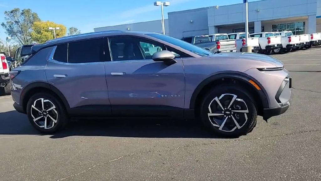 New 2026 Chevrolet Equinox EV LT image 9