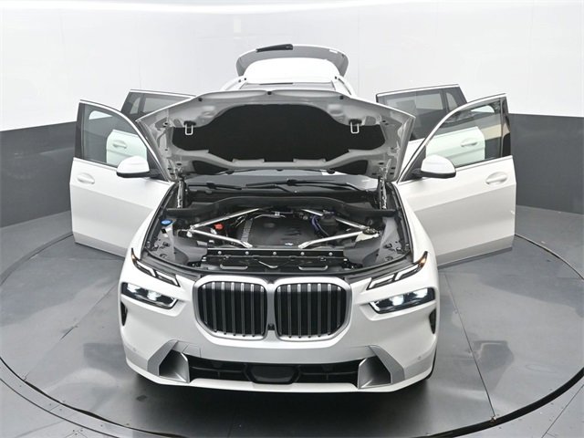 Used 2024 BMW X7 xDrive40i w/ Executive Package image 38