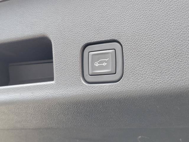 Used 2024 Chevrolet Traverse Z71 w/ LPO, Floor Liner Package AWD/4WD image 32