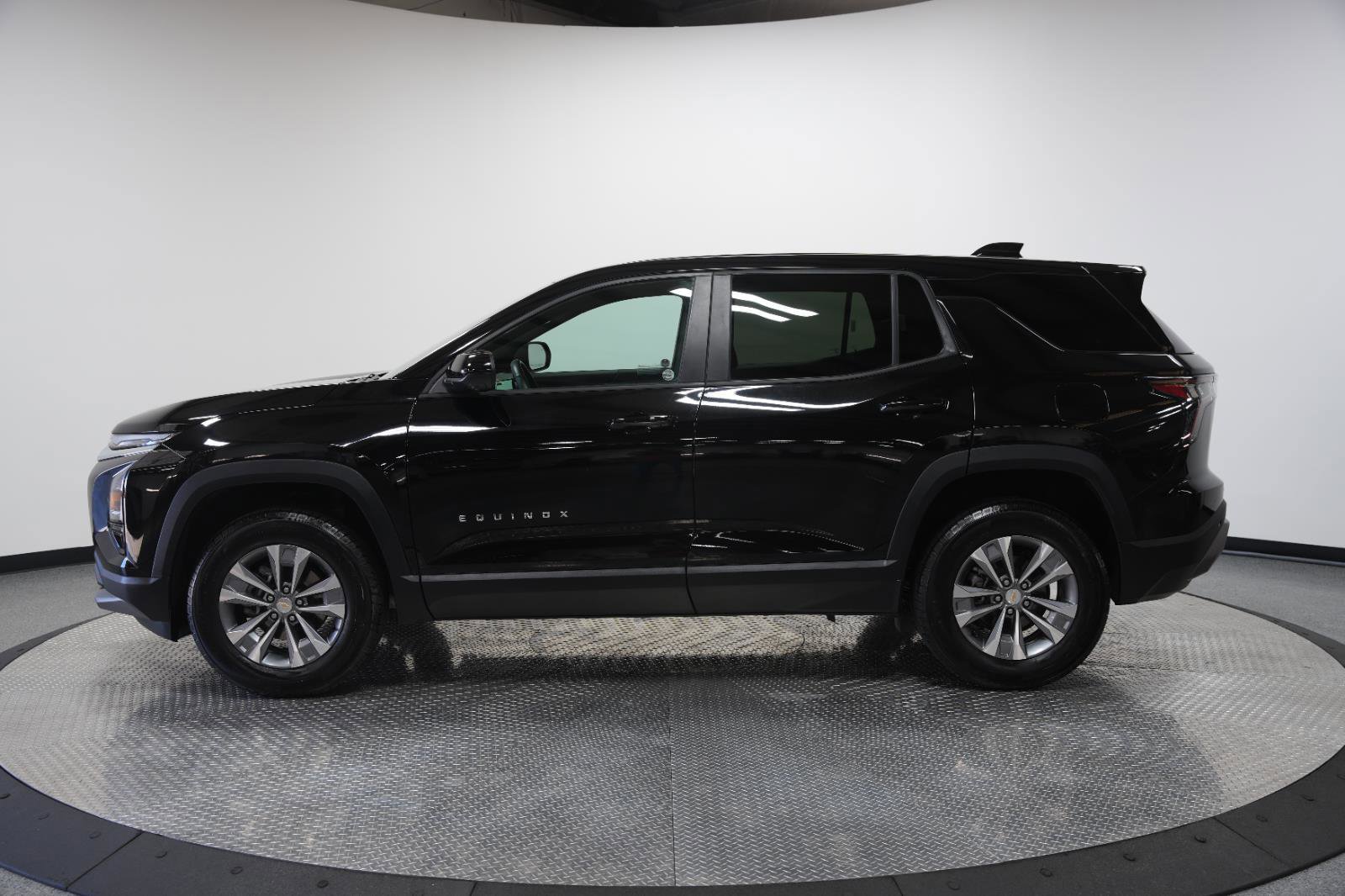 Used 2025 Chevrolet Equinox LT w/ Safety and Technology Package image 5