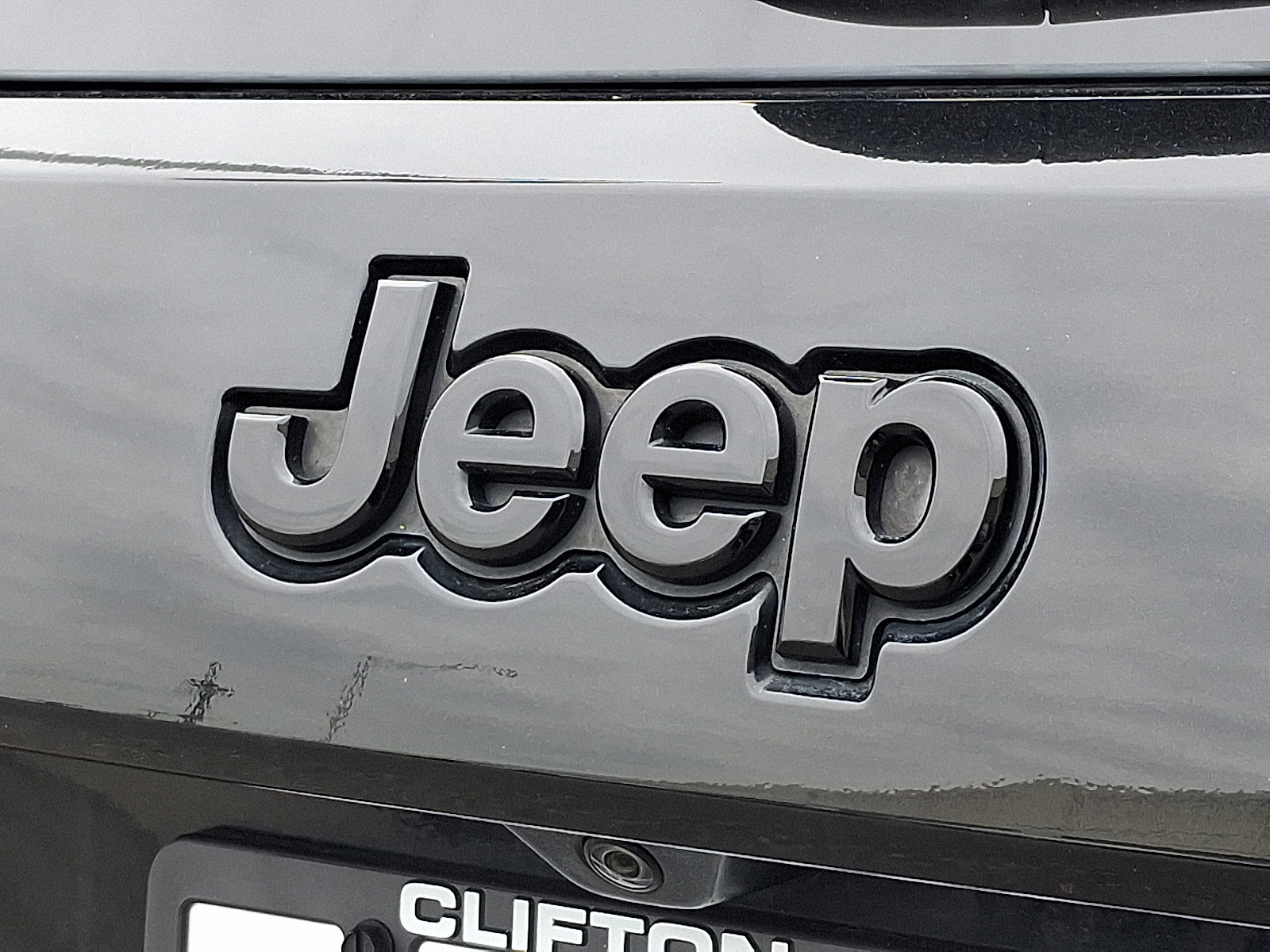 Used 2017 Jeep Grand Cherokee Altitude image 30