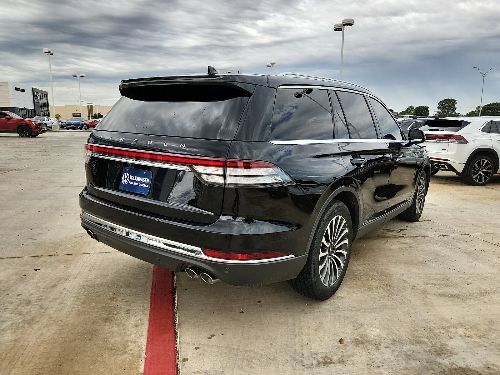 Used 2023 Lincoln Aviator 2WD w/ Premium Package image 7