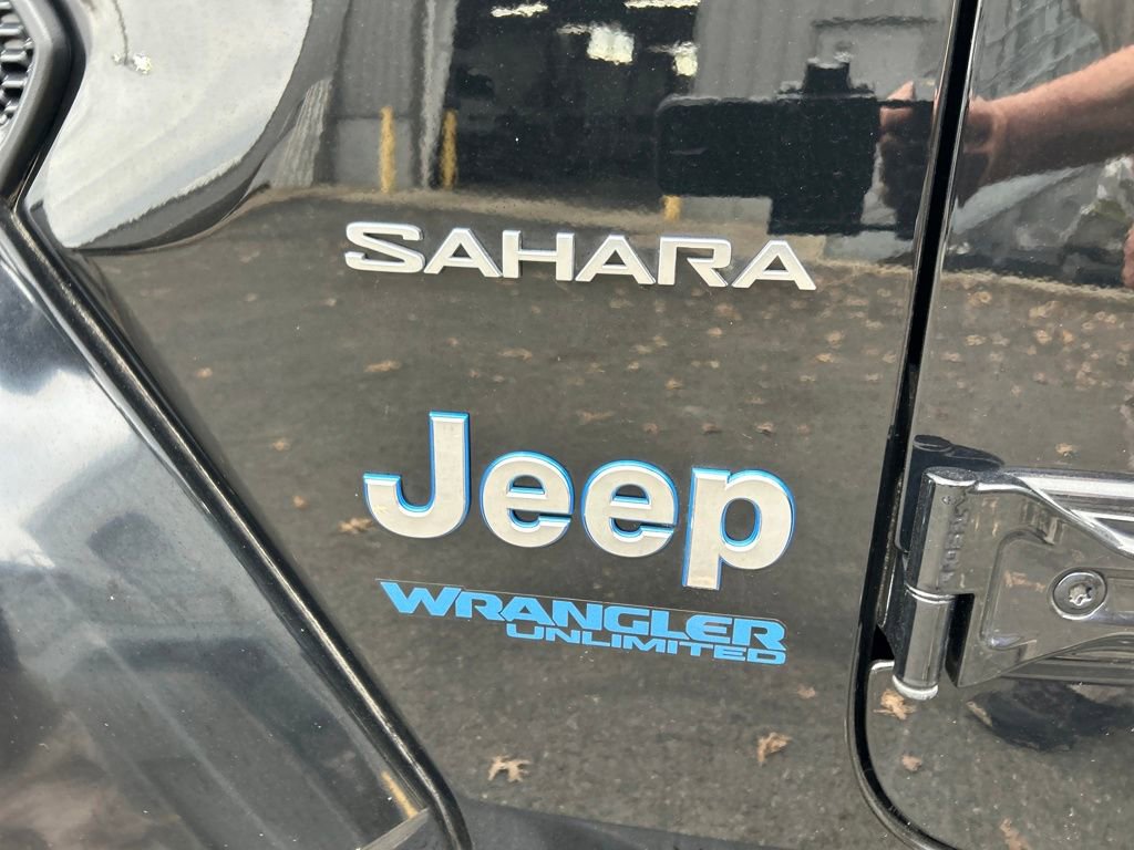 Used 2022 Jeep Wrangler Unlimited Sahara w/ Cold Weather Group AWD/4WD image 38