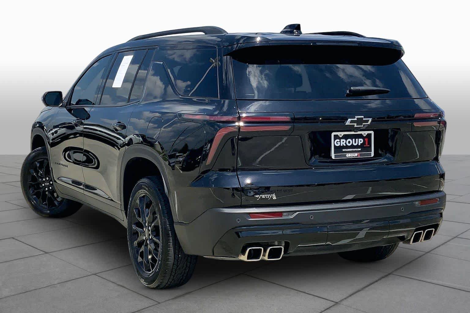 Used 2025 Chevrolet Traverse LT w/ Midnight/Sport Edition FWD image 11