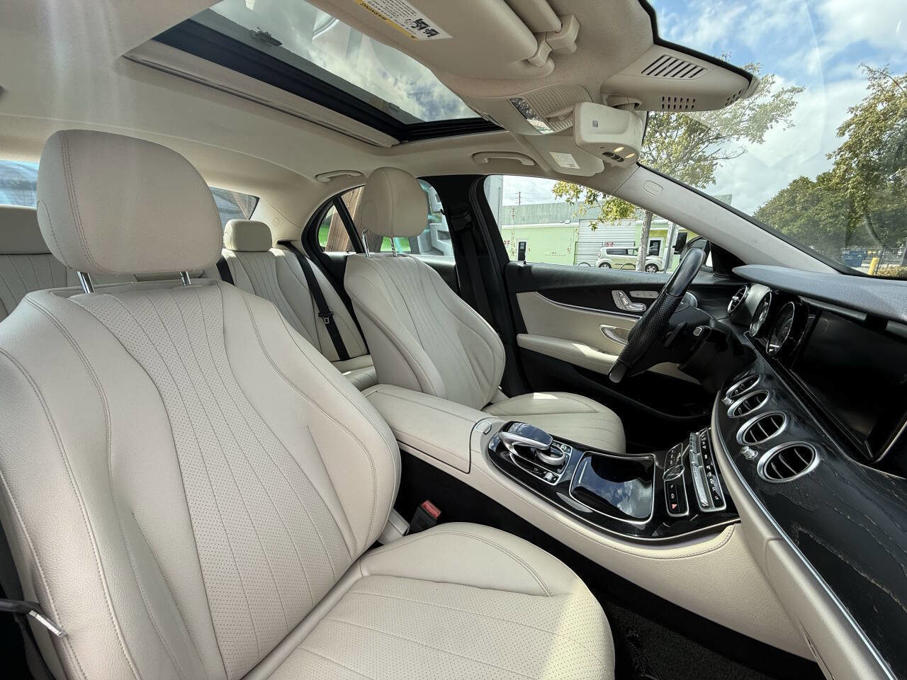 Used 2017 Mercedes-Benz E 300 4MATIC image 29