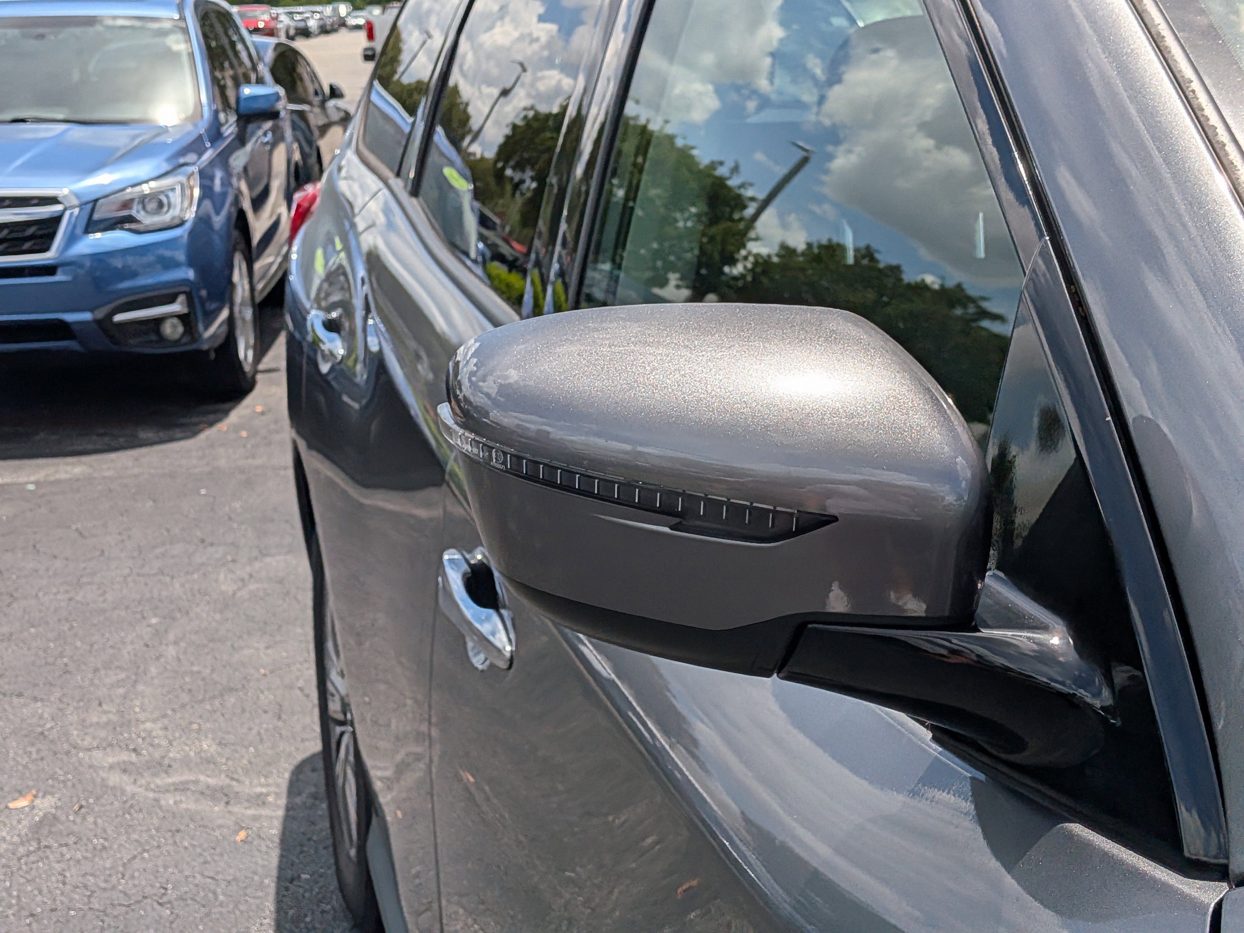 Used 2020 Nissan Pathfinder SV image 12