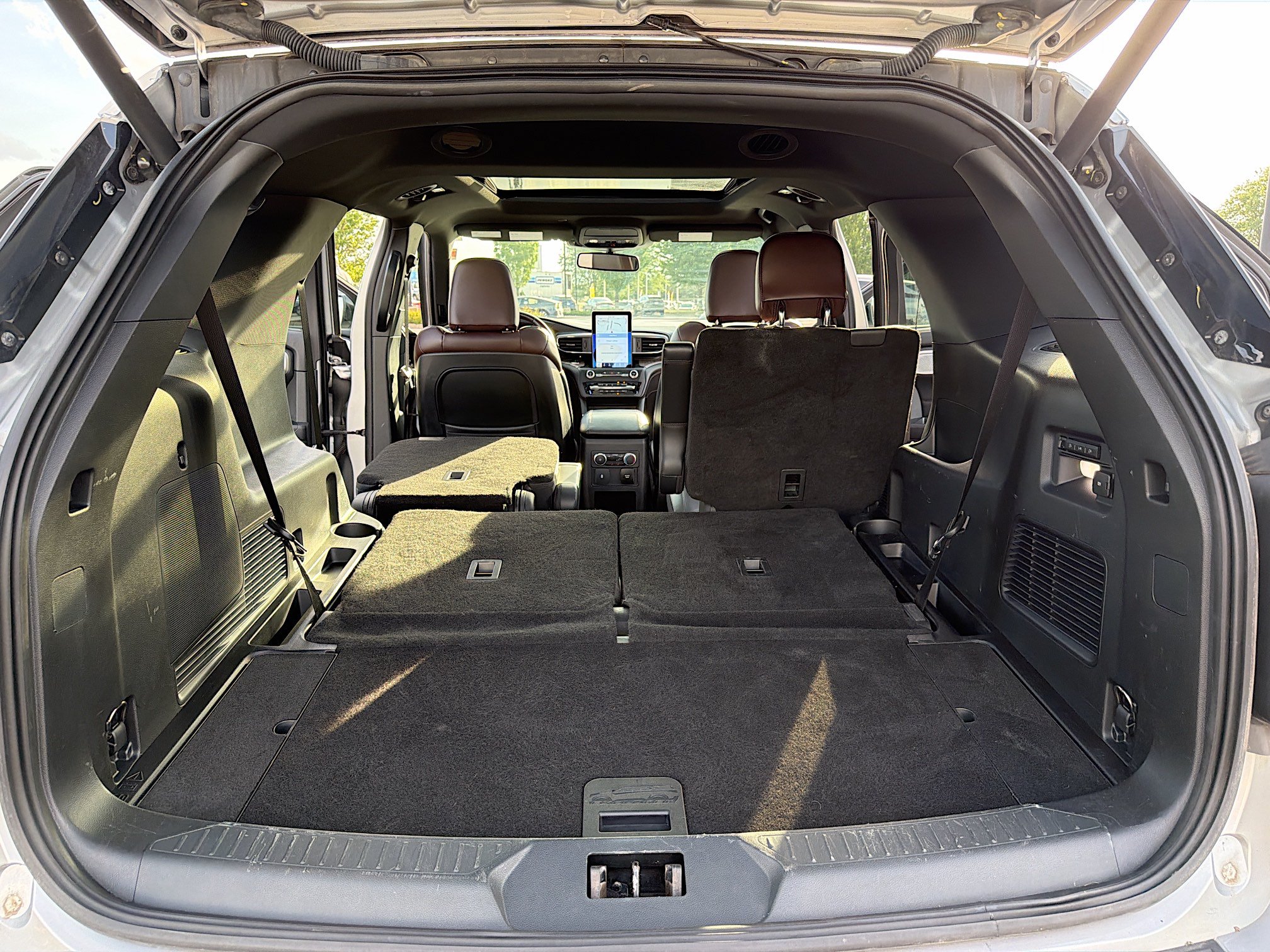 Used 2020 Ford Explorer Platinum w/ Premium Technology Package AWD/4WD image 8