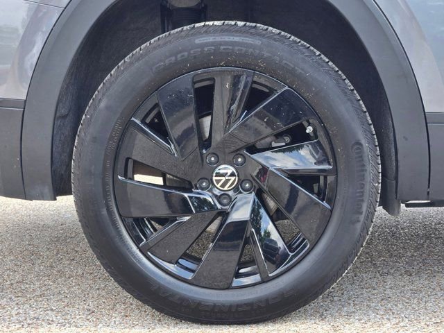 Used 2025 Volkswagen Atlas SE image 32