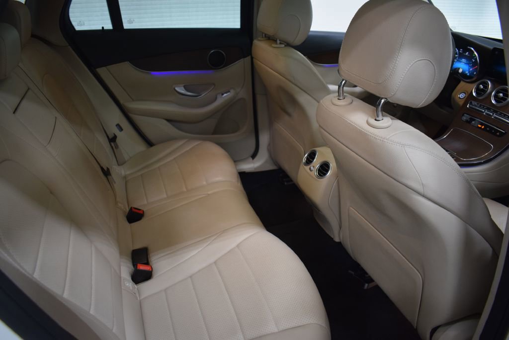 Used 2021 Mercedes-Benz GLC 300 4MATIC w/ Premium Package image 18