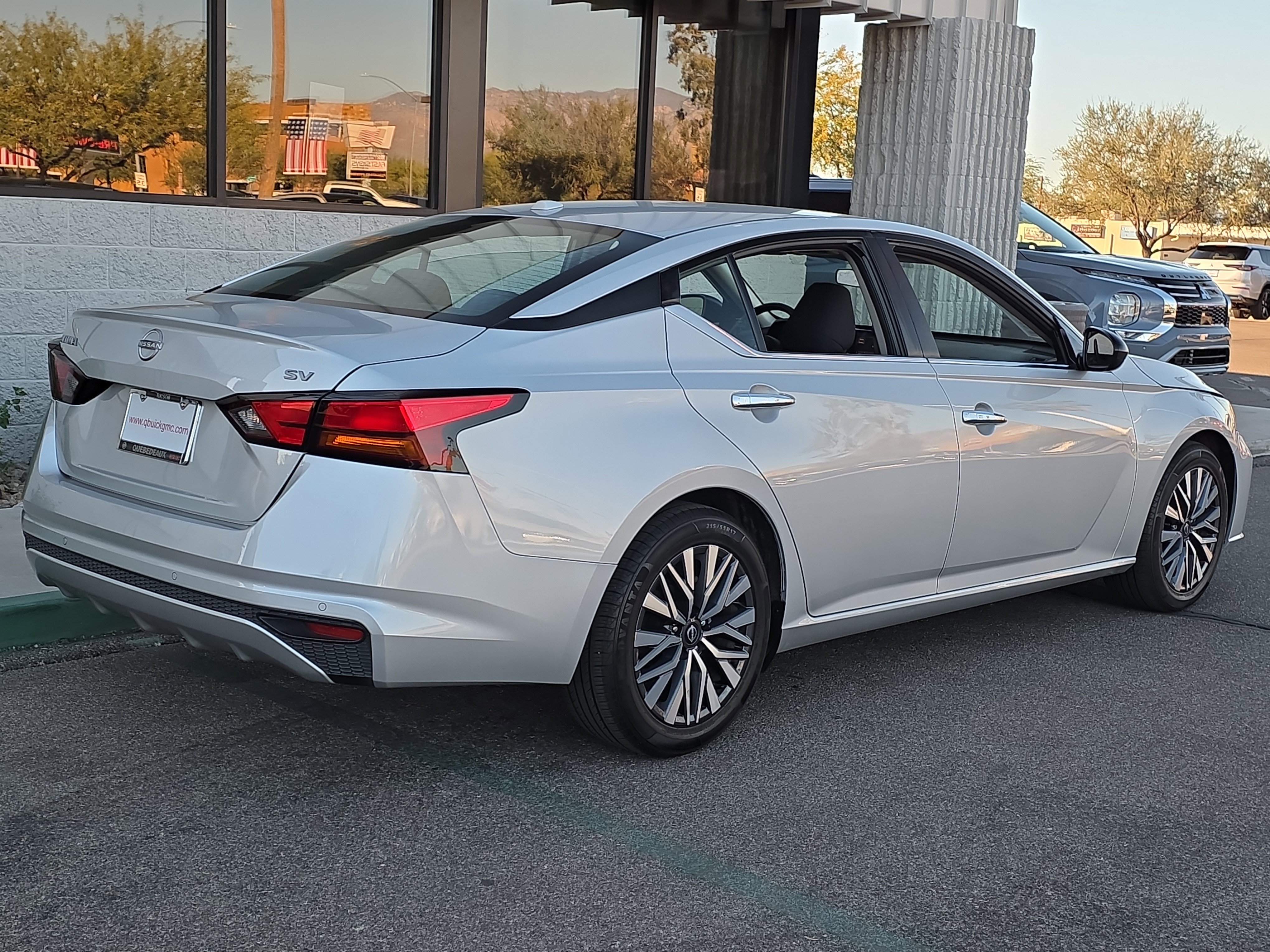 Used 2024 Nissan Altima 2.5 SV image 8