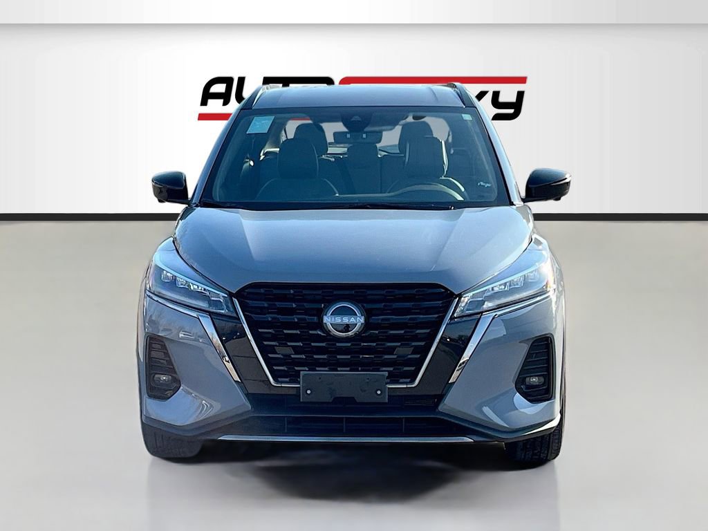 Used 2024 Nissan Kicks SR w/ SR Premium Package image 2