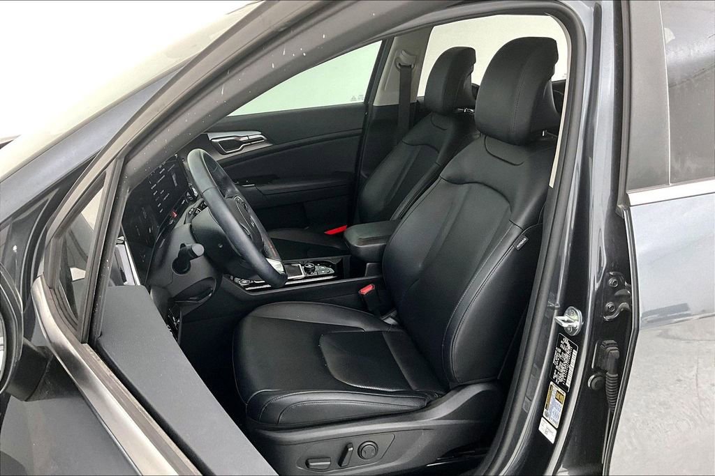 Used 2023 Kia Sportage EX image 32