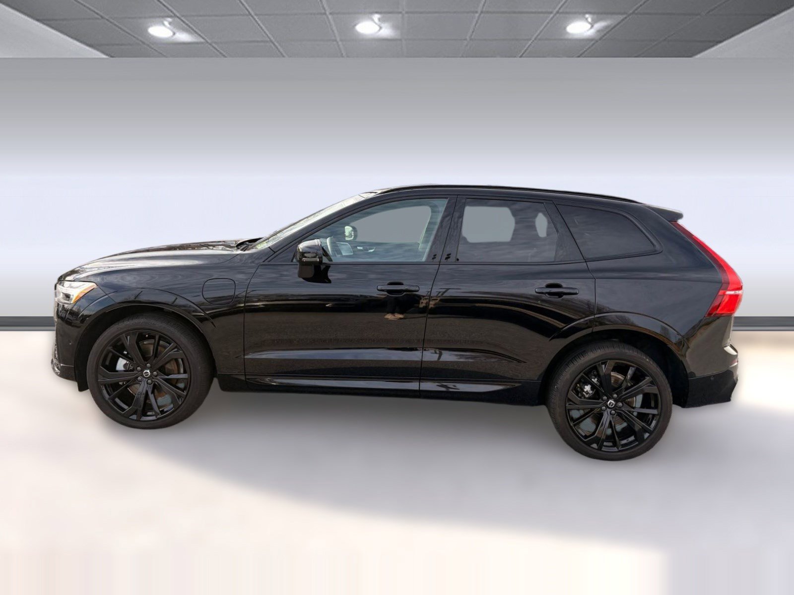 Certified 2024 Volvo XC60 T8 Ultimate w/ Protection Package Premier image 2