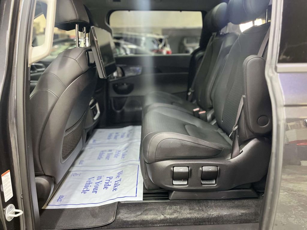 Used 2025 Kia Carnival SX Prestige image 13