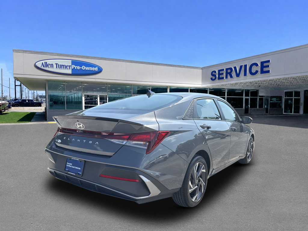 Certified 2025 Hyundai Elantra Sport FWD image 4
