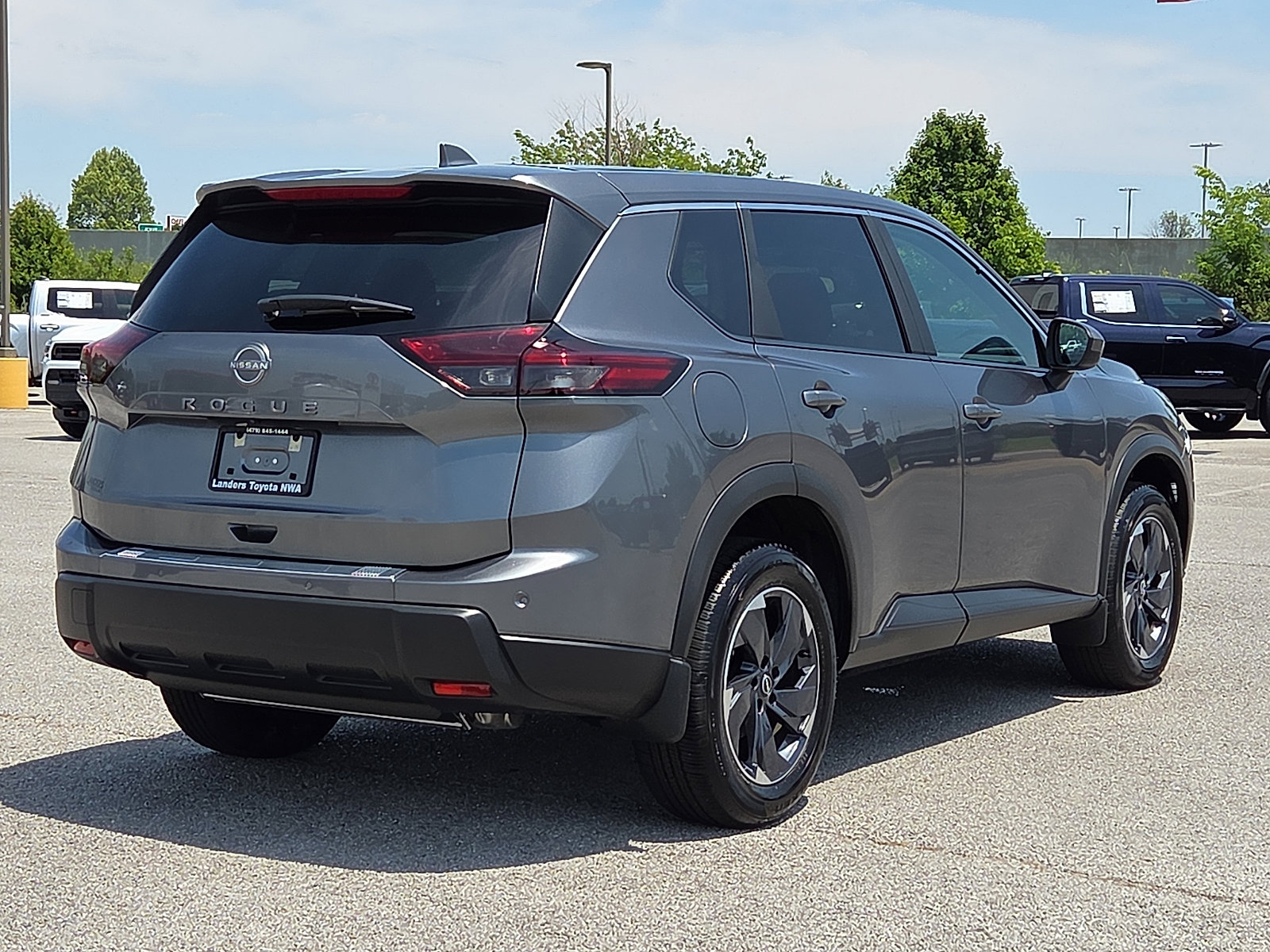 Used 2025 Nissan Rogue SV FWD image 5