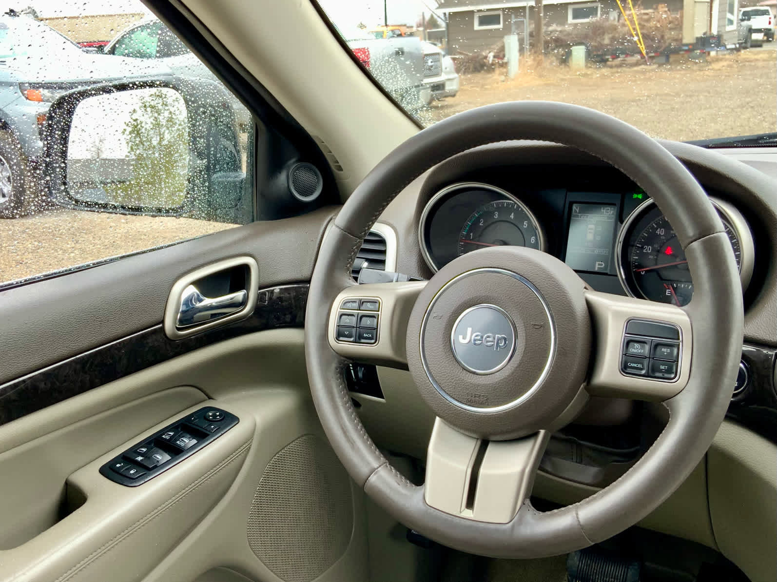 Used 2012 Jeep Grand Cherokee Laredo image 35