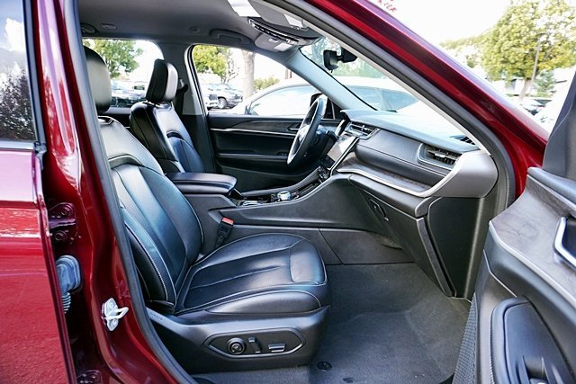 Certified 2023 Jeep Grand Cherokee Limited image 11