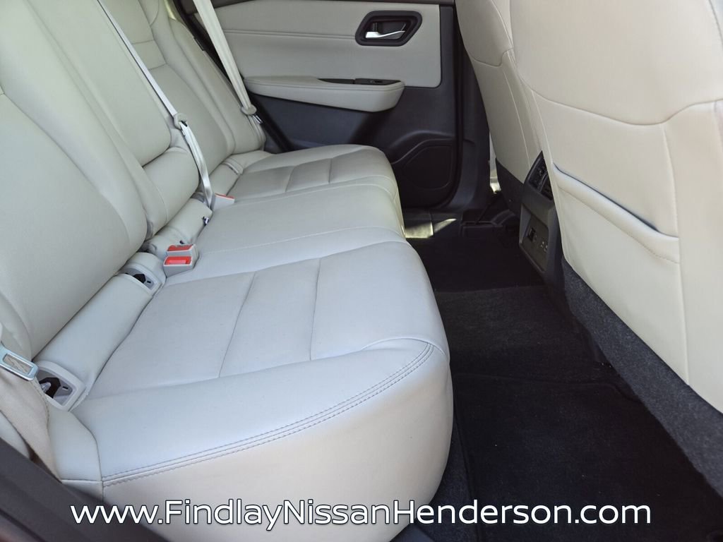 Used 2023 Nissan Rogue SL w/ SL Premium Package image 16