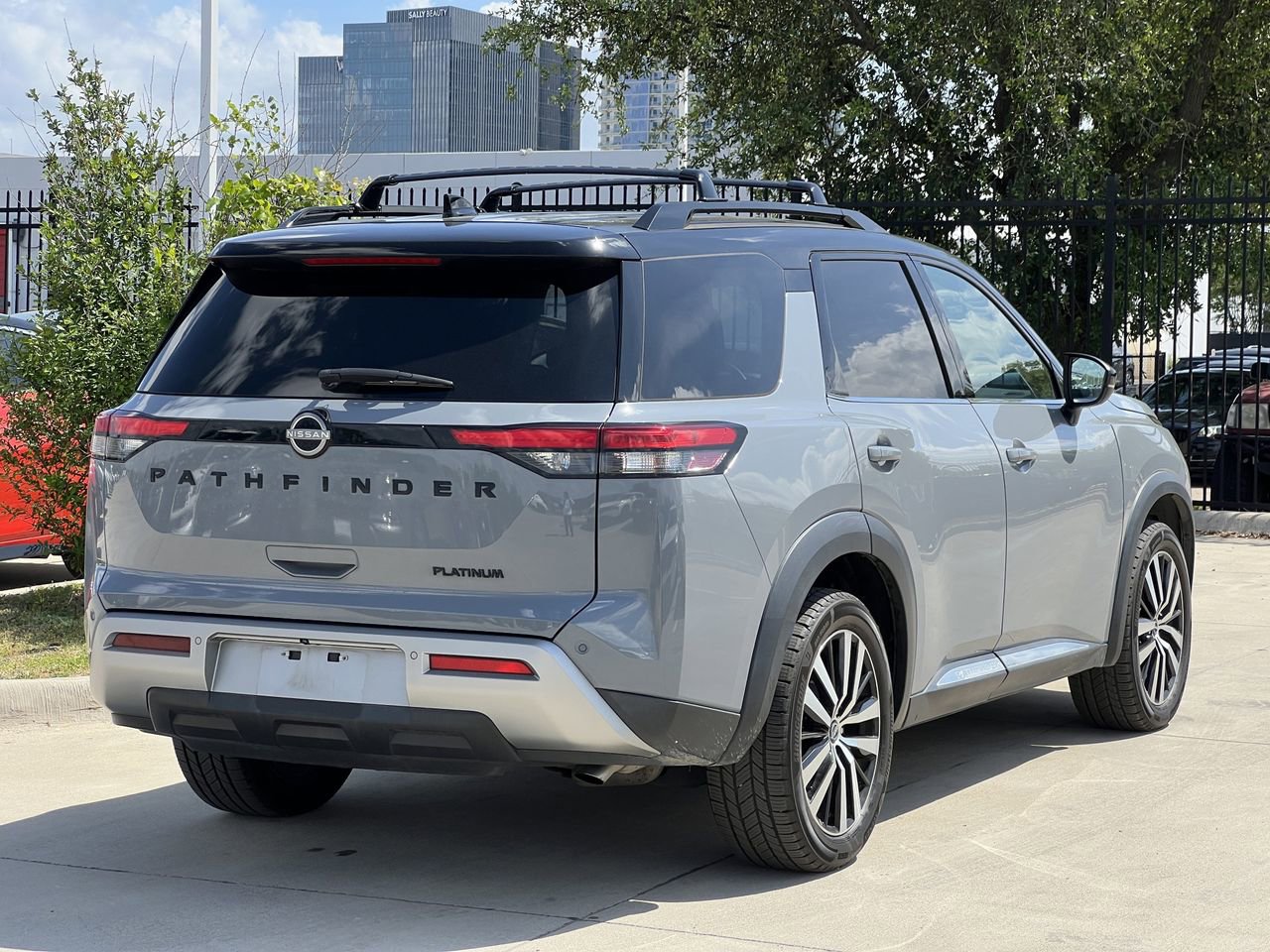 Certified 2023 Nissan Pathfinder Platinum w/ Black Appearance Package image 5