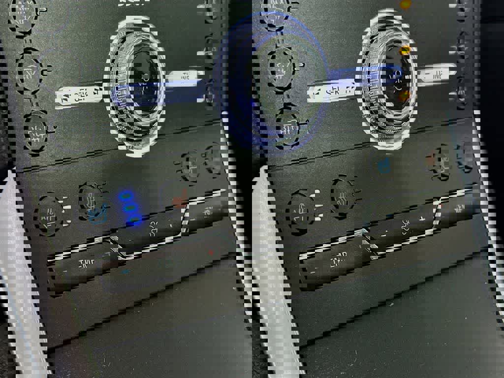 Certified 2018 Ford Edge Titanium w/ Equipment Group 301A image 17