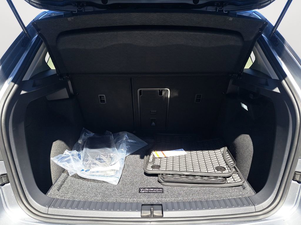 New 2025 Volkswagen Taos SEL image 29