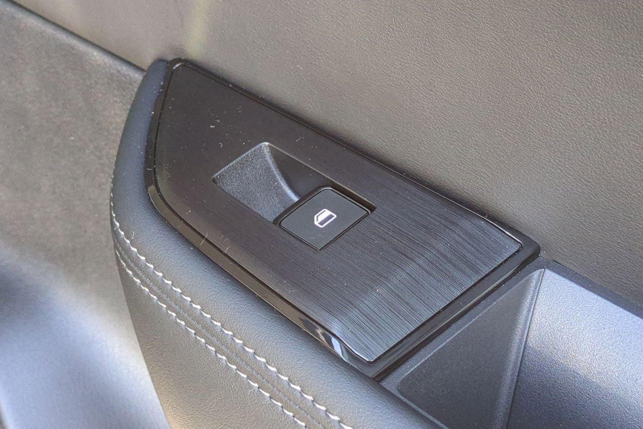 Certified 2024 Nissan Rogue SV FWD image 36