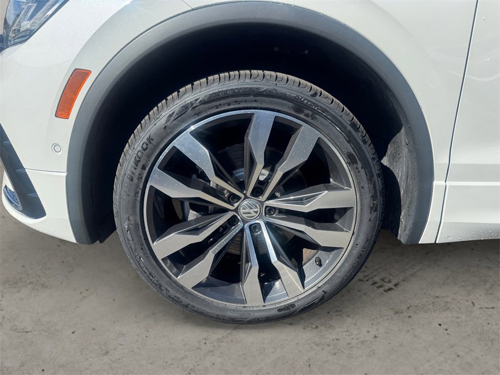 Used 2024 Volkswagen Tiguan SEL R-Line image 14