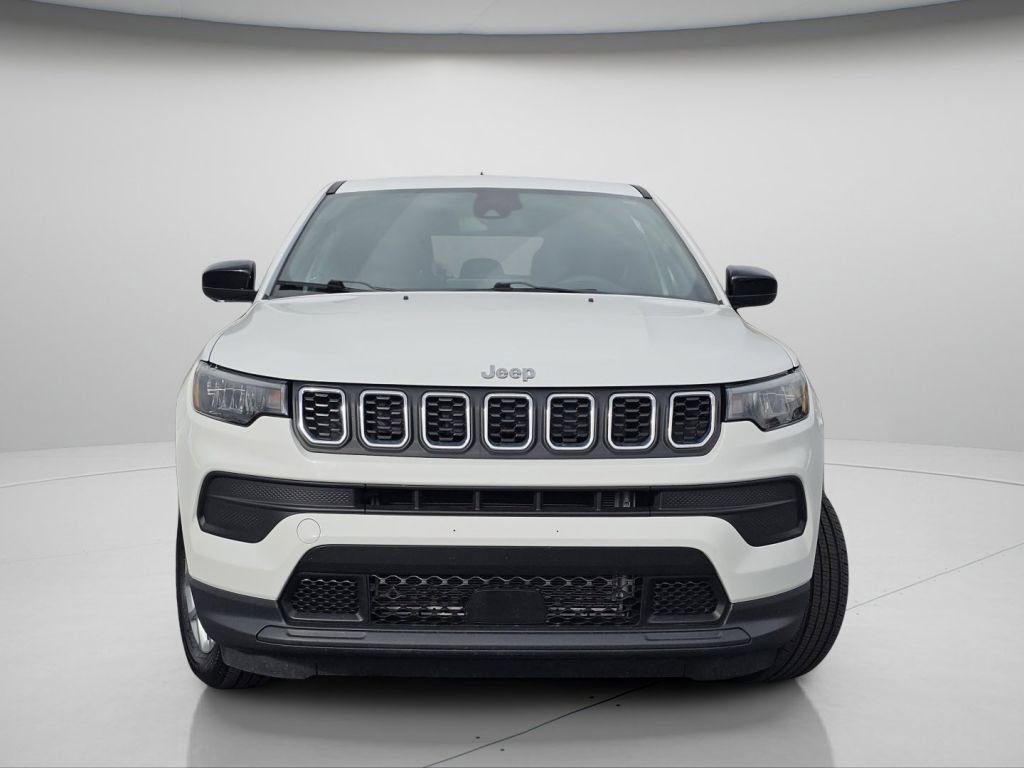 Used 2024 Jeep Compass Sport image 3