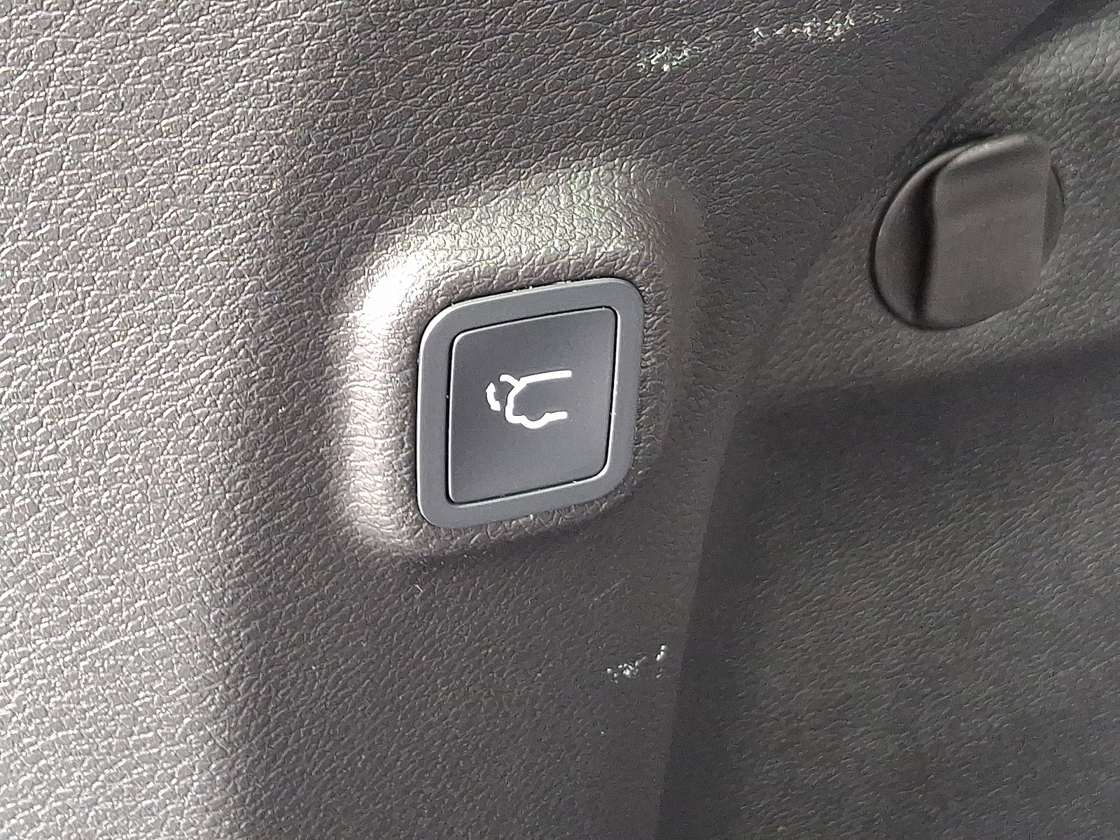Certified 2021 Jeep Cherokee Latitude Lux w/ Sun & Sound Group image 32