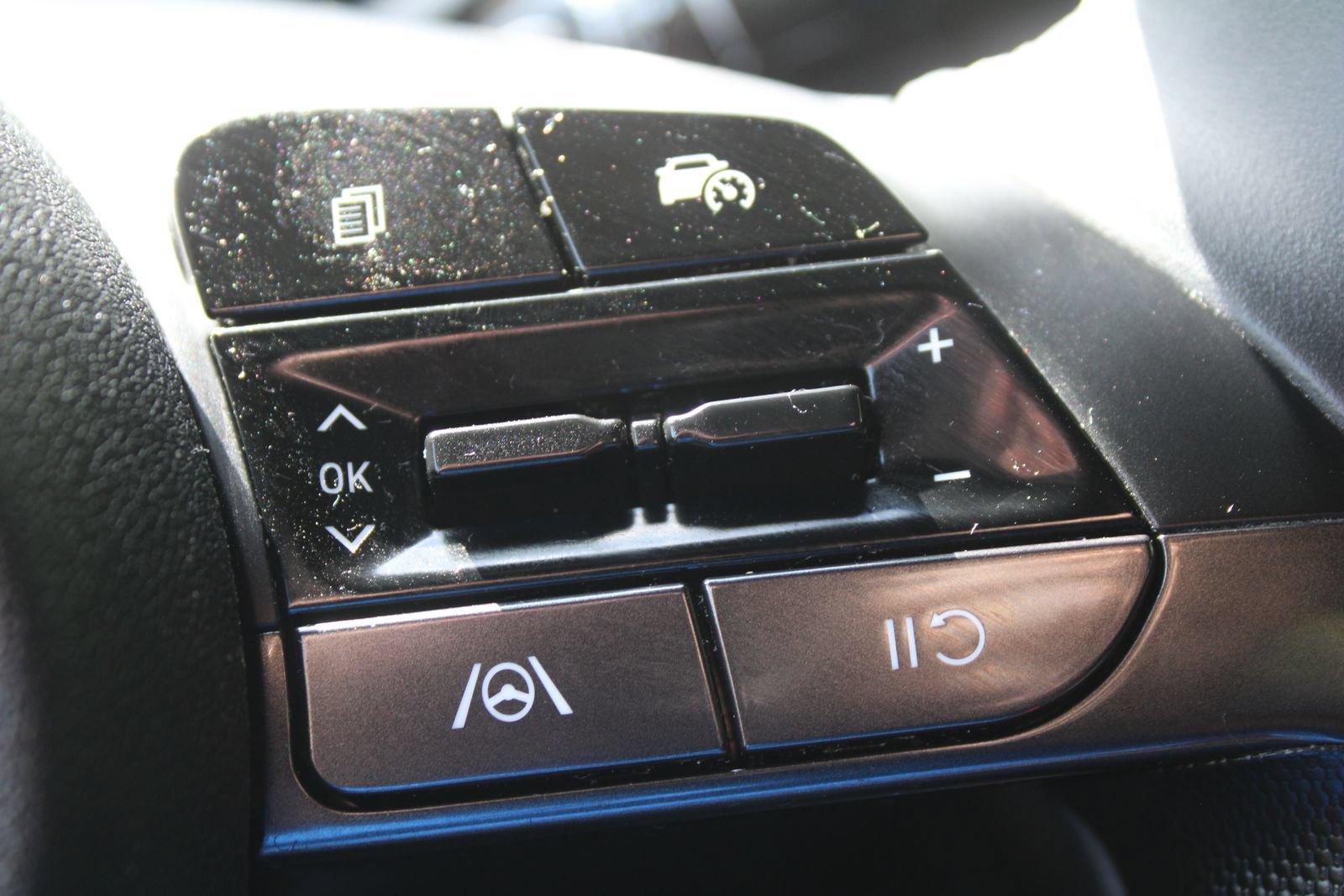Used 2025 Hyundai Elantra Sport FWD image 29