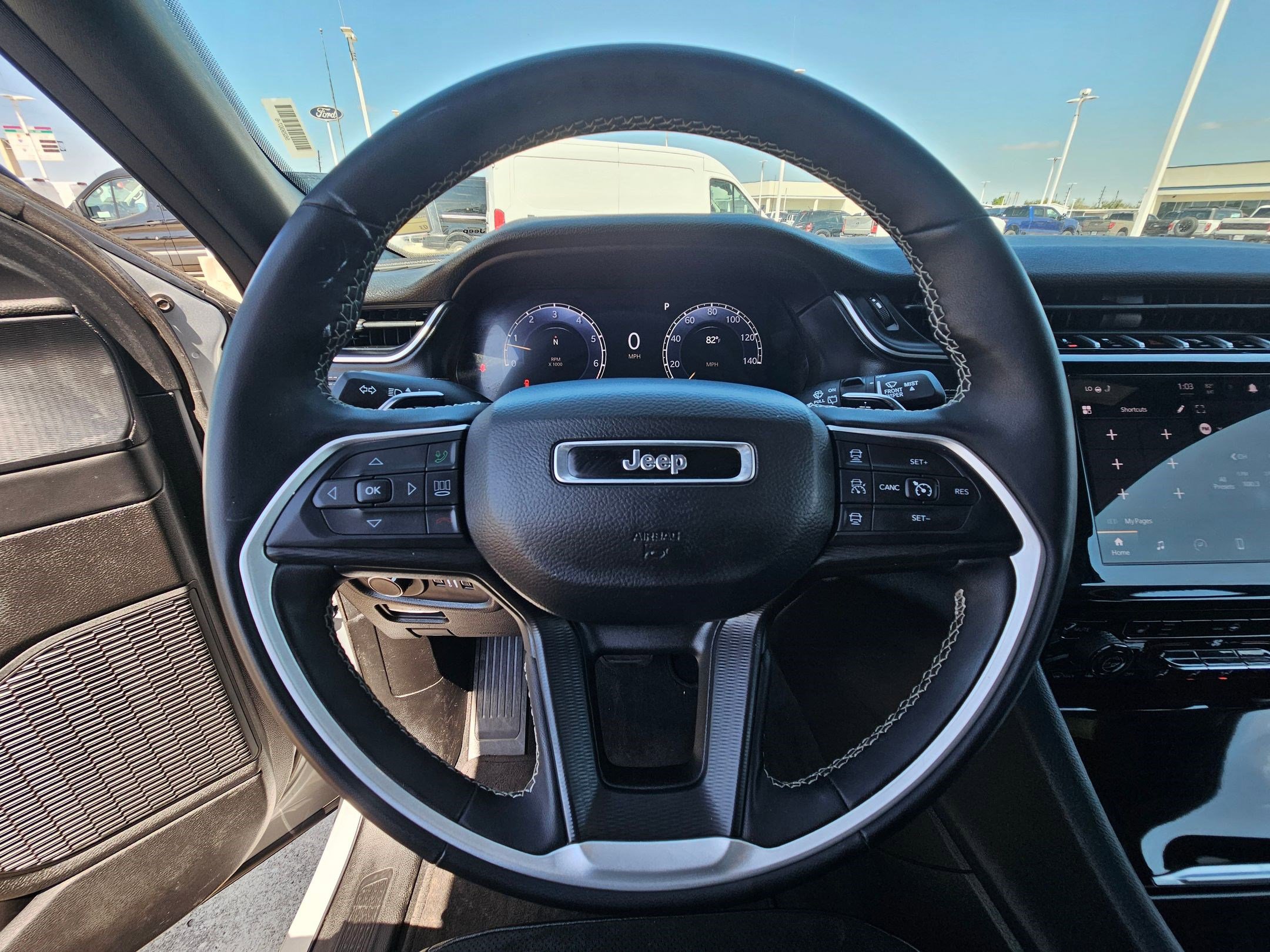 Used 2025 Jeep Grand Cherokee Altitude image 17