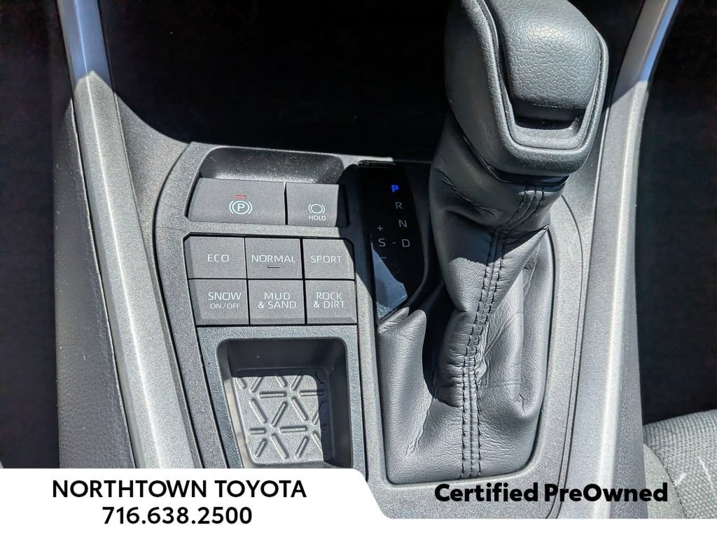 Used 2025 Toyota RAV4 XLE AWD/4WD image 17