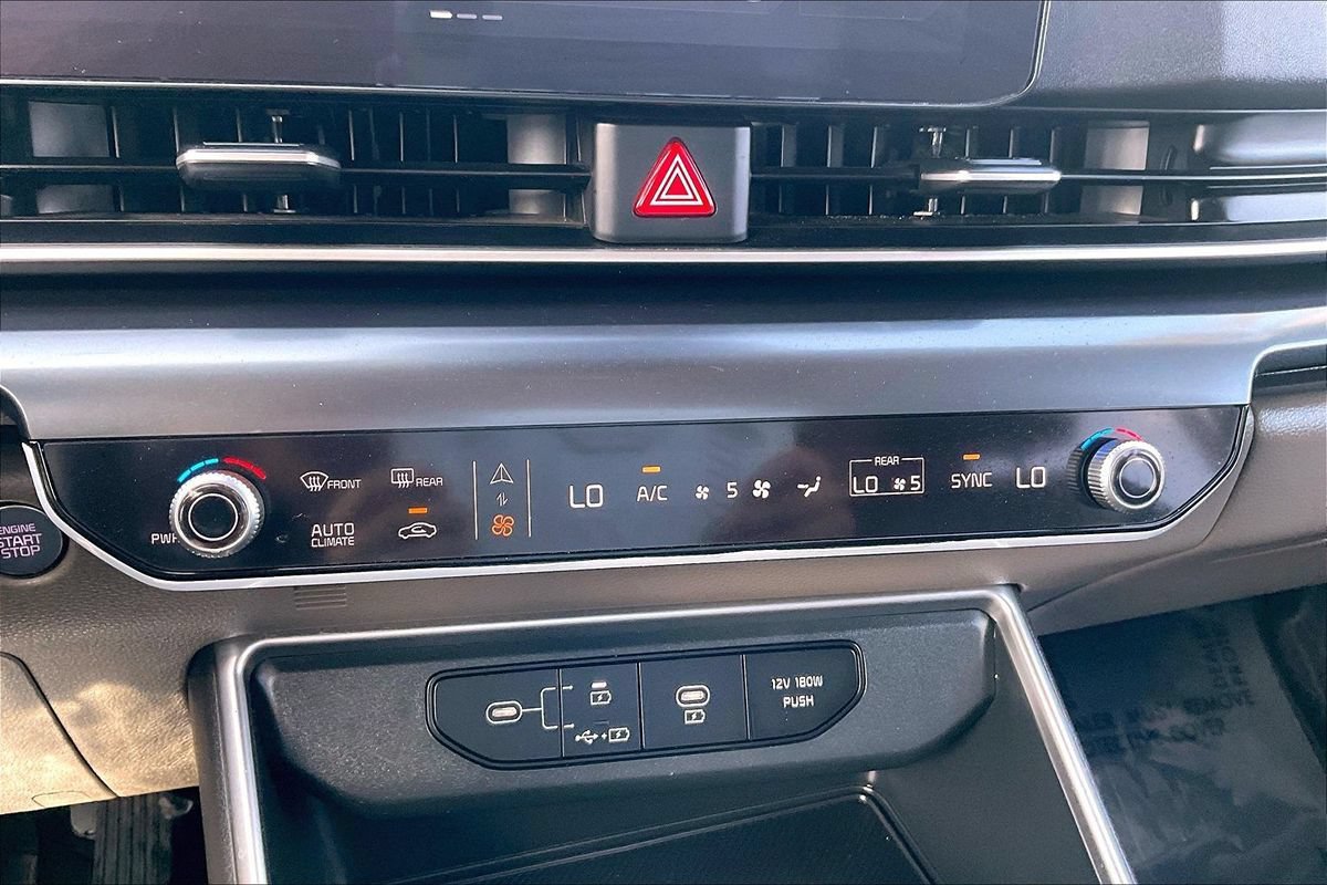 Used 2025 Kia Carnival FWD image 20
