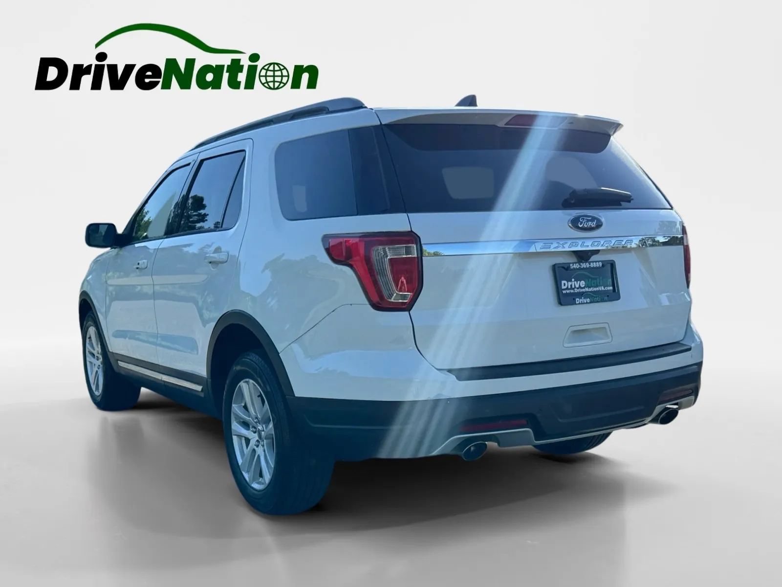 Used 2018 Ford Explorer XLT AWD/4WD image 7