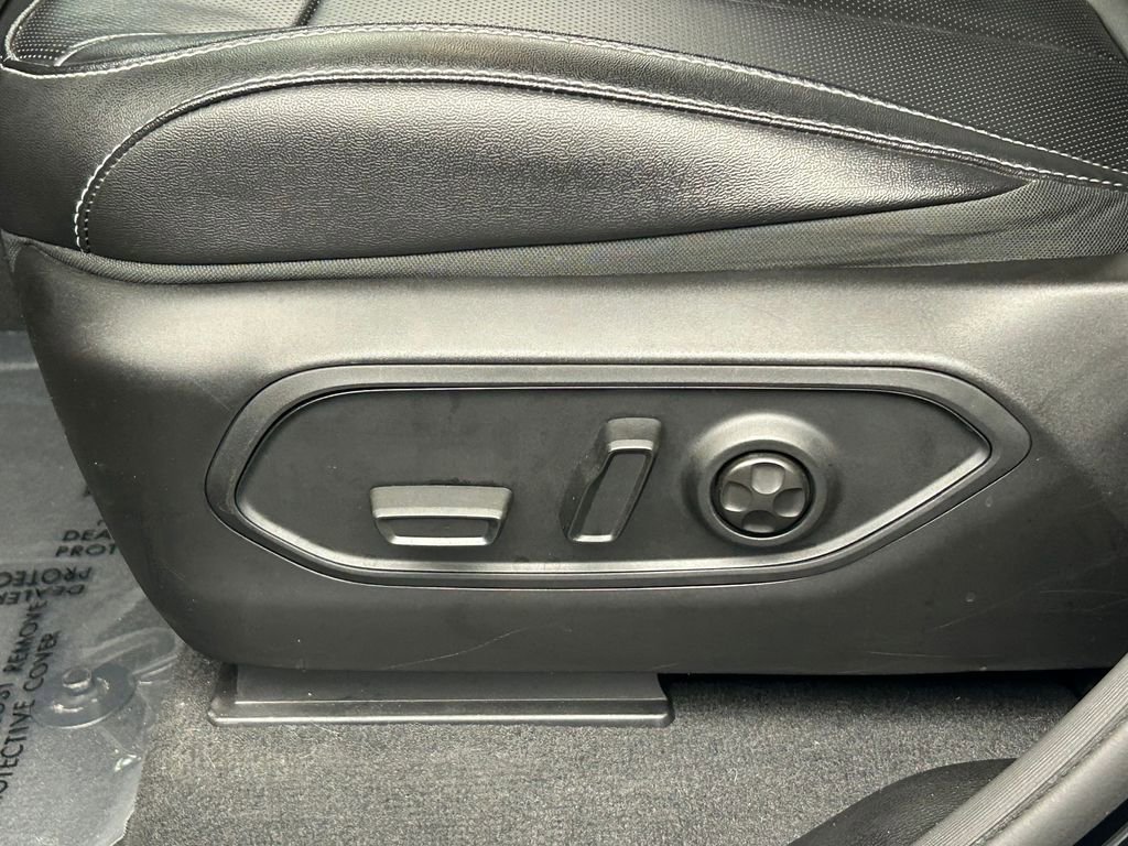 Used 2024 Jeep Grand Cherokee Limited w/ Luxury Tech Group II image 11