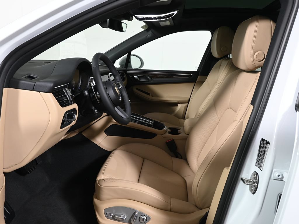 New 2026 Porsche Macan AWD/4WD image 5